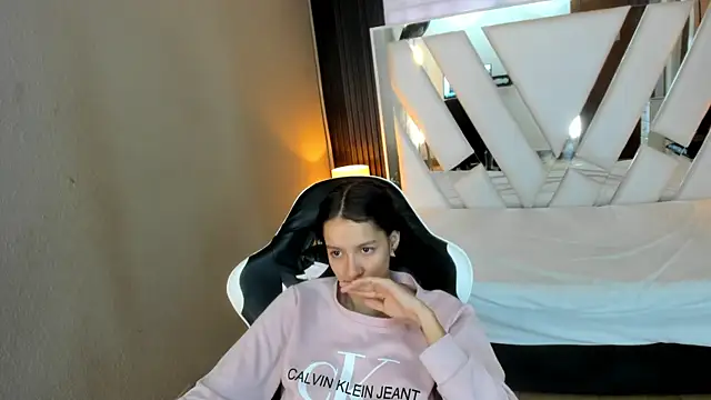 Linda4Petite online show from 04/26/26, 01:42