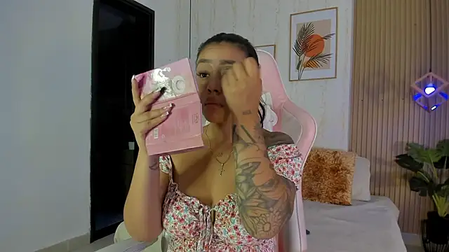 Snapshot of CameronCollins_ chatting on 12/03/25, 07:34 CameronCollins online show from 12/03/25, 07:34