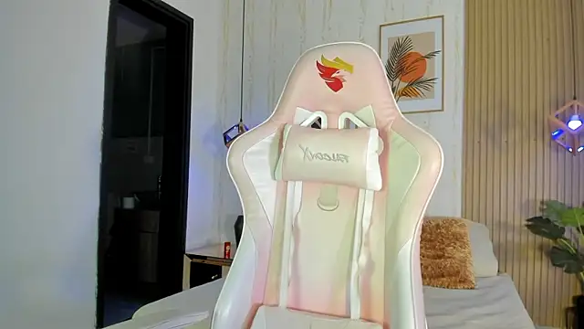 Snapshot of CameronCollins_ chatting on 12/05/25, 07:32 CameronCollins online show from 12/05/25, 07:32