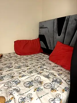 Snapshot of morrocoXcute chatting on 10/17/25, 06:49 morrocoXcute online show from 10/17/25, 06:49