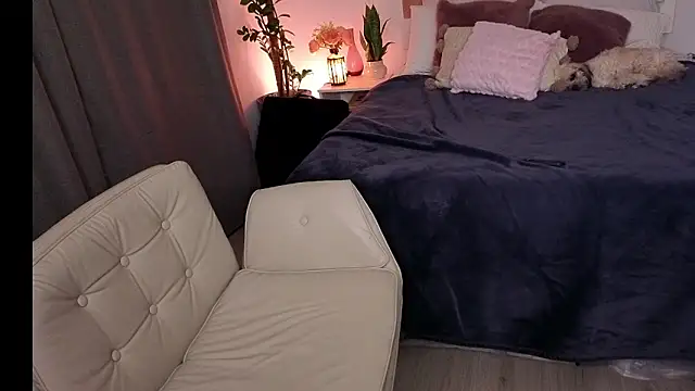 Ellie-L-Elizabeth online show from 05/04/26, 04:08