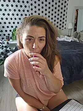 Ellie-L-Elizabeth online show from 07/16/26, 02:45