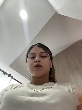 lunablossom  online show from 12/16/24, 07:54