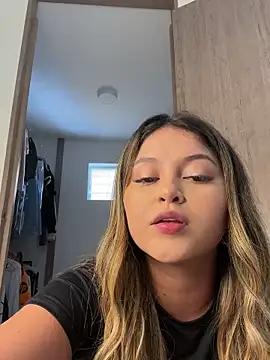 lunablossom  online show from 12/25/24, 07:24