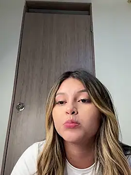 lunablossom  online show from 12/26/24, 02:01