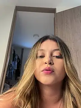 lunablossom  online show from 12/27/24, 08:39