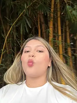 lunablossom  online show from 09/16/25, 09:49