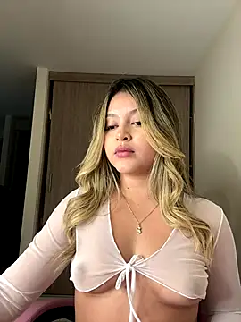 lunablossom  online show from 09/24/25, 11:52