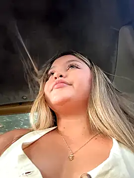 lunablossom  online show from 11/08/25, 08:29