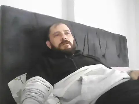 Snapshot of NiiiRvaNaa chatting on 11/14/25, 05:50 NiiiRvaNaa online show from 11/14/25, 05:50