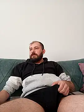 Snapshot of NiiiRvaNaa chatting on 11/15/25, 06:44 NiiiRvaNaa online show from 11/15/25, 06:44