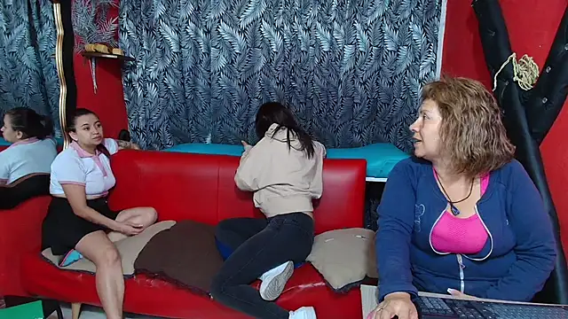 lesbiancuple online show from 01/31/25, 12:17