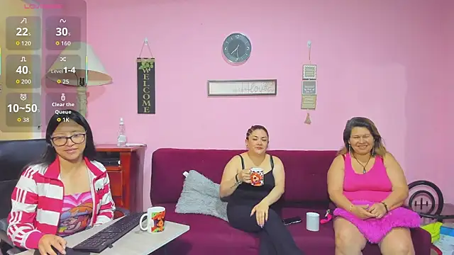 Snapshot of lesbiancuple chatting on 10/08/25, 12:25 lesbiancuple online show from 10/08/25, 12:25