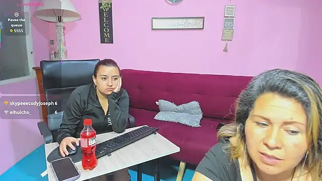 Snapshot of lesbiancuple chatting on 10/10/25, 12:42 lesbiancuple online show from 10/10/25, 12:42