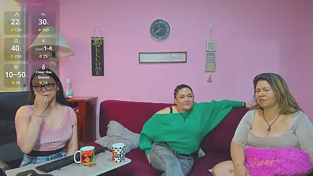 Snapshot of lesbiancuple chatting on 10/11/25, 12:58 lesbiancuple online show from 10/11/25, 12:58