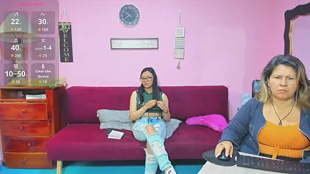 Snapshot of lesbiancuple chatting on 10/20/25, 12:49 lesbiancuple online show from 10/20/25, 12:49