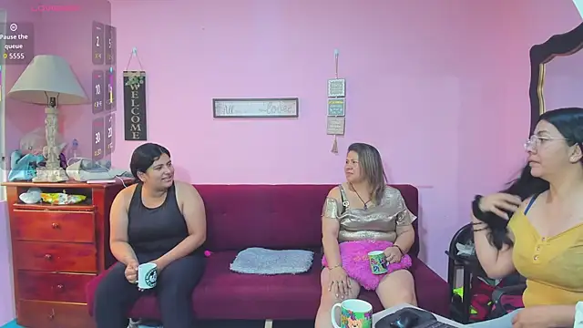 Snapshot of lesbiancuple chatting on 11/11/25, 01:00 lesbiancuple online show from 11/11/25, 01:00