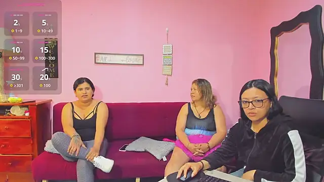 Snapshot of lesbiancuple chatting on 11/25/25, 12:38 lesbiancuple online show from 11/25/25, 12:38