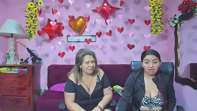 Snapshot of lesbiancuple chatting on 02/09/26, 12:09 lesbiancuple online show from 02/09/26, 12:09