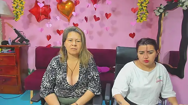 Snapshot of lesbiancuple chatting on 02/13/26, 01:18 lesbiancuple online show from 02/13/26, 01:18