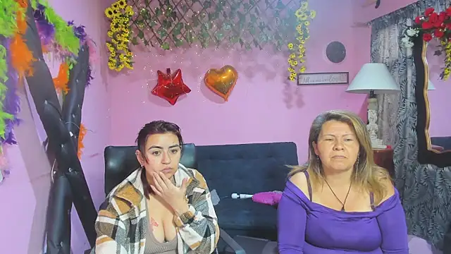 Snapshot of lesbiancuple chatting on 03/03/26, 12:00 lesbiancuple online show from 03/03/26, 12:00
