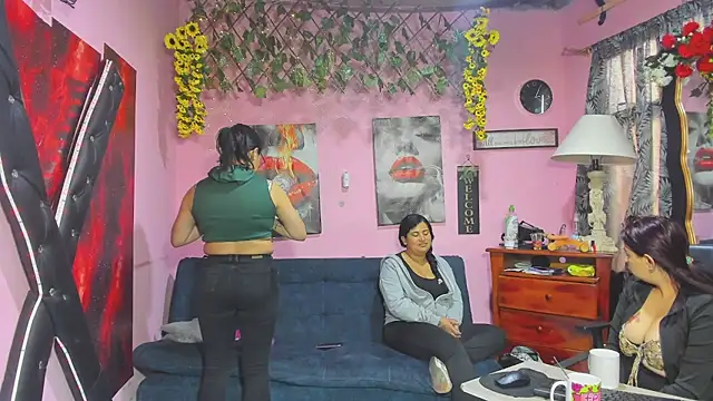 Snapshot of lesbiancuple chatting on 04/01/26, 12:06 lesbiancuple online show from 04/01/26, 12:06