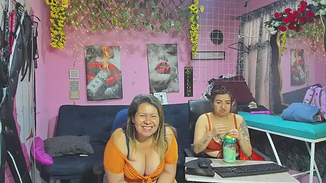Snapshot of lesbiancuple chatting on 05/29/26, 12:25 lesbiancuple online show from 05/29/26, 12:25