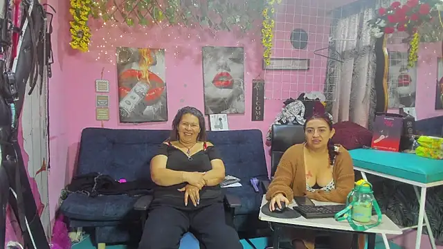 Snapshot of lesbiancuple chatting on 06/12/26, 12:37 lesbiancuple online show from 06/12/26, 12:37