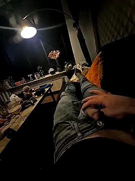 Snapshot of ROMAN2195 chatting on 11/02/25, 04:59 ROMAN2195 online show from 11/02/25, 04:59