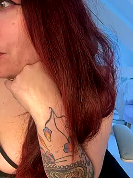 Snapshot of LunaMoongirl chatting on 10/23/25, 04:17 LunaMoongirl online show from 10/23/25, 04:17