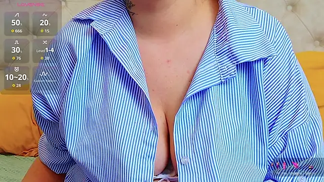 KarinaNoir online show from 10/27/25, 05:11