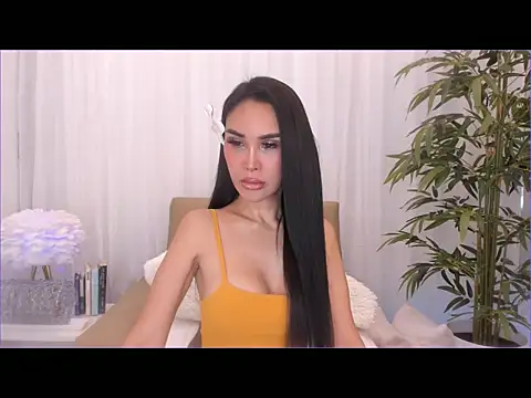 Snapshot of Holy_Bliss chatting on 10/16/25, 04:52 Holy Bliss online show from 10/16/25, 04:52