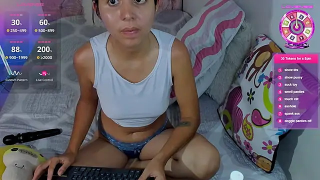 Snapshot of amy_petite chatting on 06/04/26, 01:11 amy petite online show from 06/04/26, 01:11