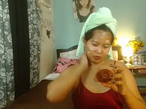 Snapshot of PearlOfAsia21 chatting on 12/02/24, 05:15 PearlOfAsia21 online show from 12/02/24, 05:15