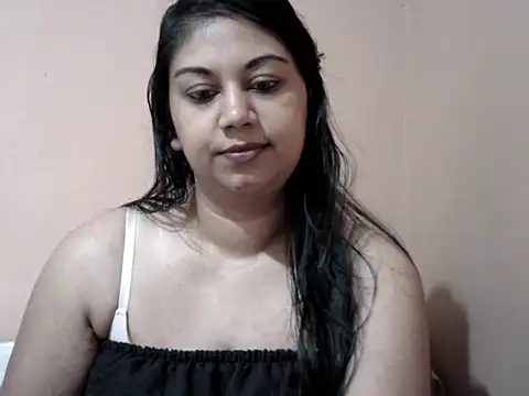 Snapshot of bellachow10 chatting on 02/17/26, 05:59 bellachow10 online show from 02/17/26, 05:59
