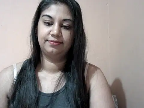 Snapshot of bellachow10 chatting on 04/15/26, 05:47 bellachow10 online show from 04/15/26, 05:47