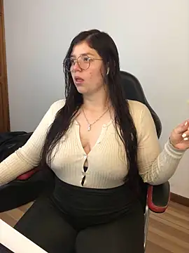 kayortiiz online show from 05/12/26, 11:13