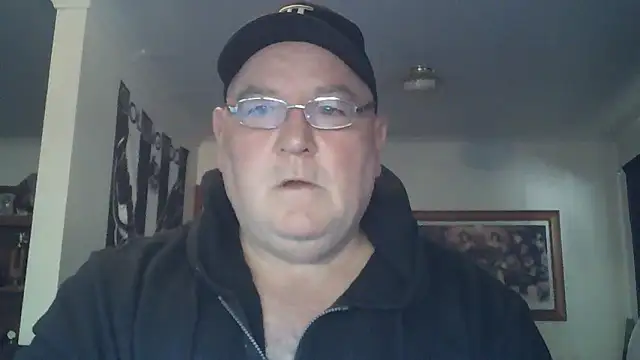 Snapshot of HOTANAL chatting on 10/14/25, 10:32 HOTANAL online show from 10/14/25, 10:32