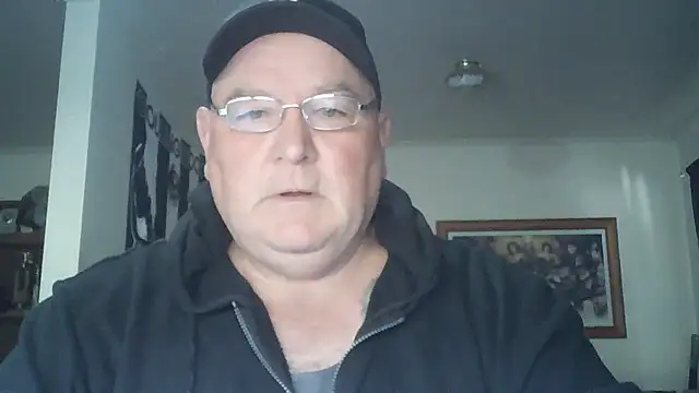 Snapshot of HOTANAL chatting on 11/17/25, 10:04 HOTANAL online show from 11/17/25, 10:04