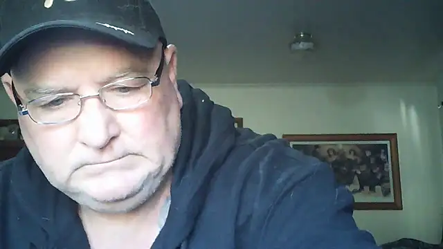 Snapshot of HOTANAL chatting on 11/18/25, 10:03 HOTANAL online show from 11/18/25, 10:03