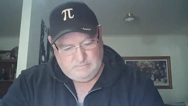 Snapshot of HOTANAL chatting on 11/30/25, 10:14 HOTANAL online show from 11/30/25, 10:14