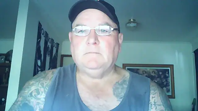 Snapshot of HOTANAL chatting on 12/13/25, 10:59 HOTANAL online show from 12/13/25, 10:59