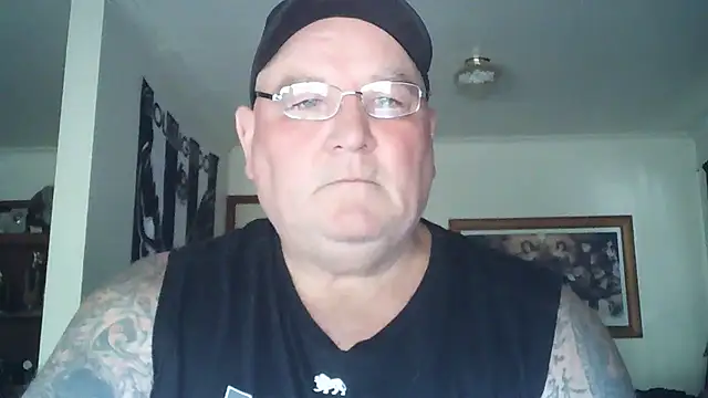 Snapshot of HOTANAL chatting on 12/16/25, 12:26 HOTANAL online show from 12/16/25, 12:26