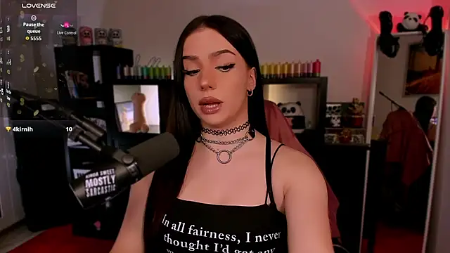 SofiRusselle online show from 11/06/25, 06:20