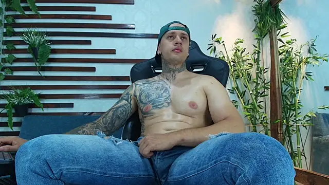 Snapshot of Joeysexx2 chatting on 10/03/25, 03:25 Joeysexx2 online show from 10/03/25, 03:25