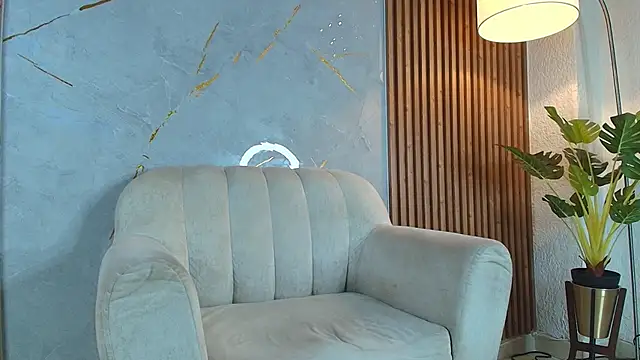 Snapshot of Joeysexx2 chatting on 10/13/25, 04:23 Joeysexx2 online show from 10/13/25, 04:23