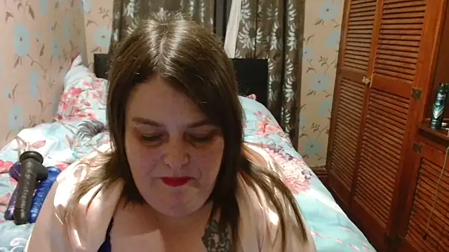 Snapshot of HouseWifeWhore_Milf chatting on 12/17/25, 07:53 HouseWifeWhore Milf online show from 12/17/25, 07:53