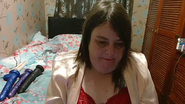 Snapshot of HouseWifeWhore_Milf chatting on 12/19/25, 09:05 HouseWifeWhore Milf online show from 12/19/25, 09:05