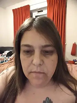 Snapshot of HouseWifeWhore_Milf chatting on 06/06/26, 02:27 HouseWifeWhore Milf online show from 06/06/26, 02:27