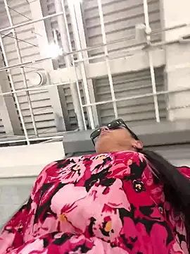CrazzyChicks online show from 06/10/26, 06:56